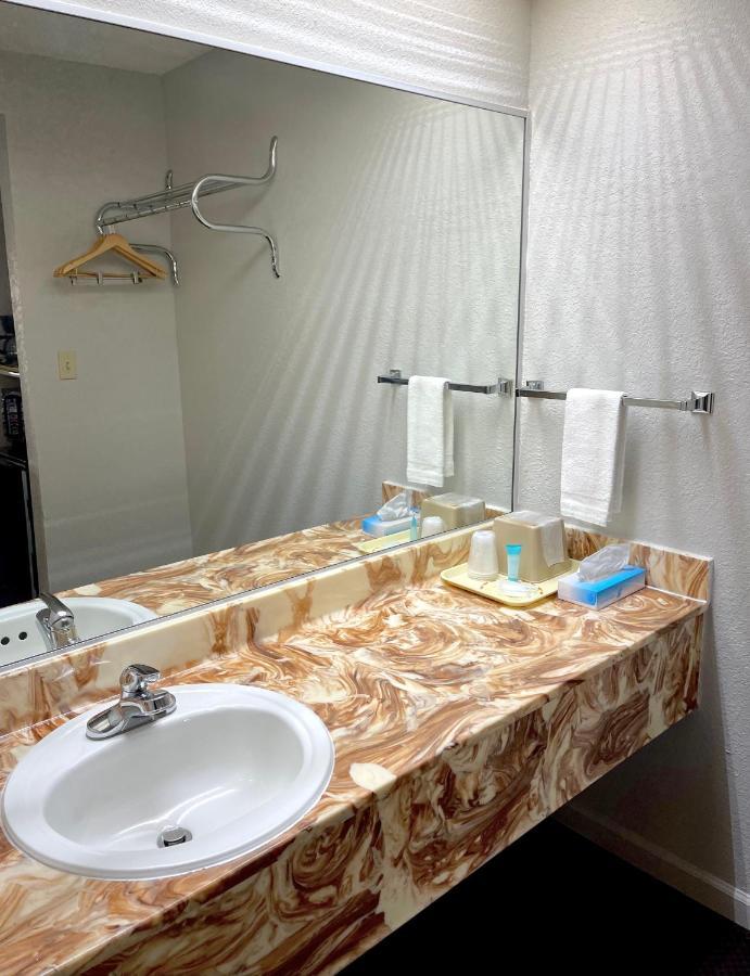 Luxury Inn & Suites Селма Екстериор снимка