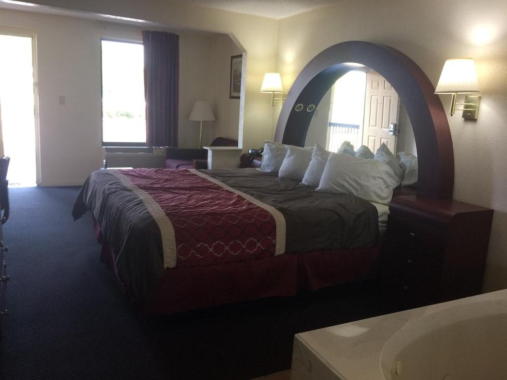 Luxury Inn & Suites Селма Екстериор снимка