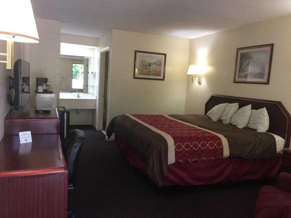 Luxury Inn & Suites Селма Екстериор снимка