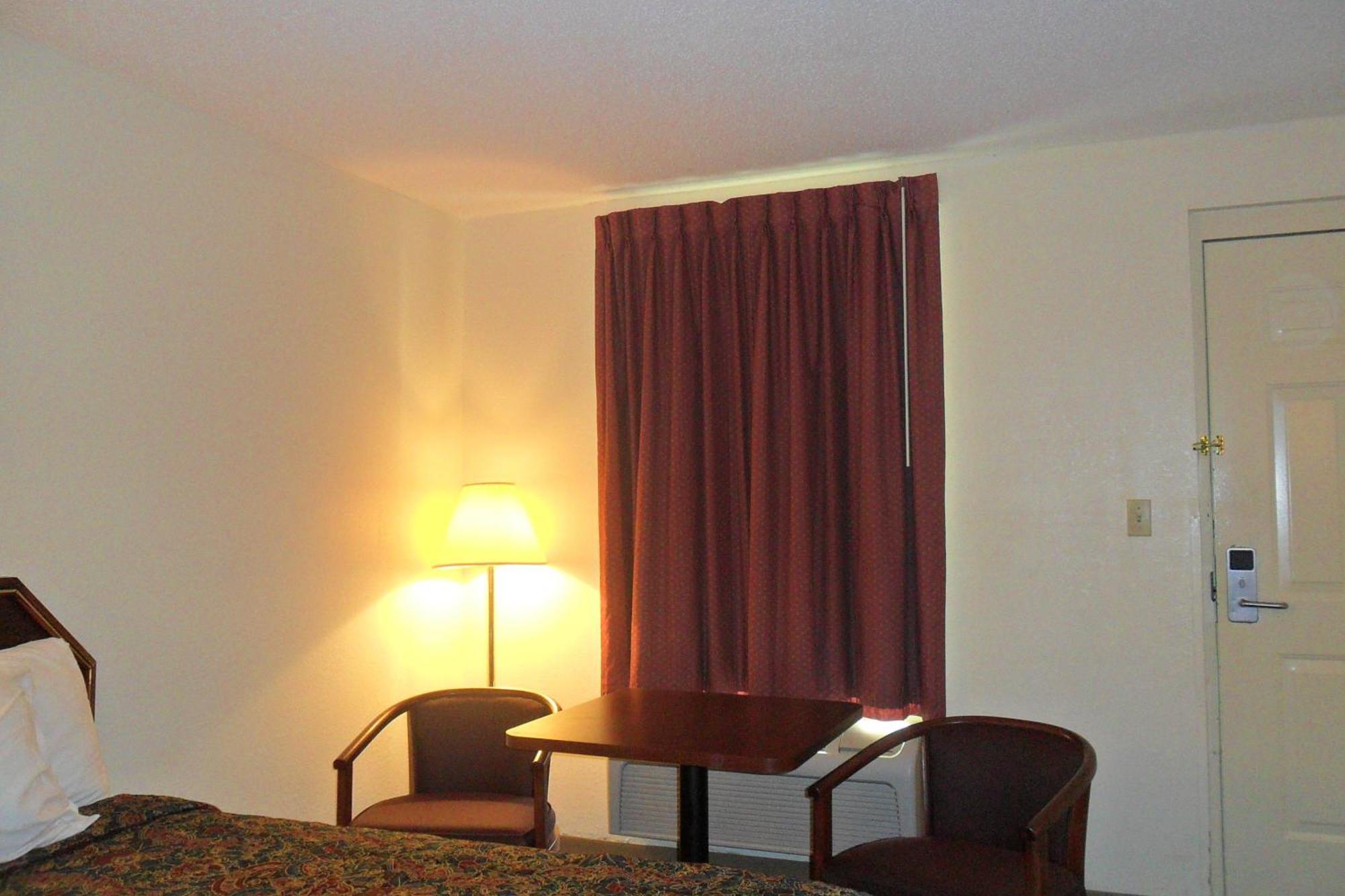 Luxury Inn & Suites Селма Стая снимка