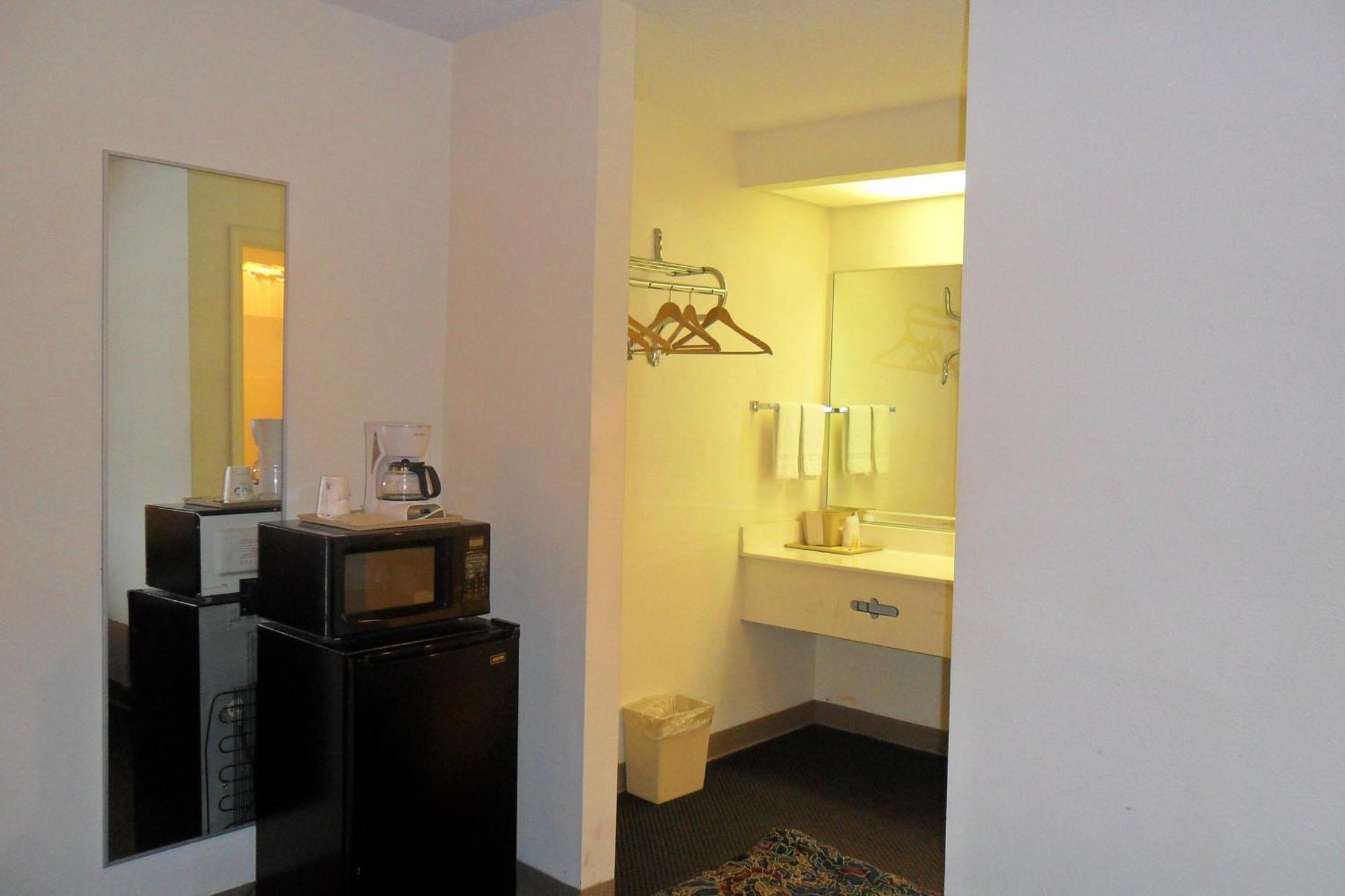 Luxury Inn & Suites Селма Стая снимка